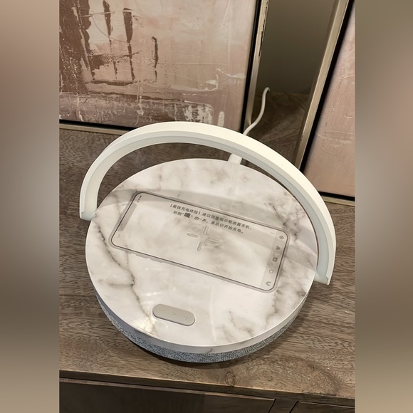 Phone charge + music +light - Picture 3 of 3